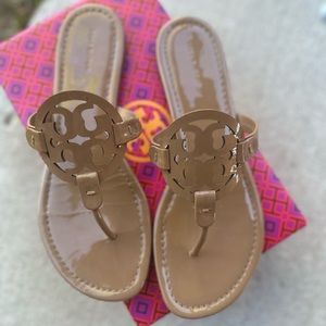 TORY BURCH PATENT LEATHER SANDALS